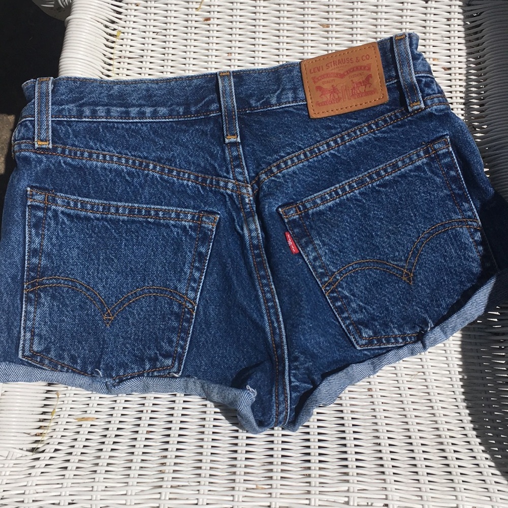 Levi height waisted shorts